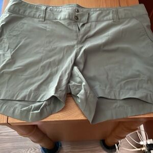 Columbia Women's Olive Cargo Shorts